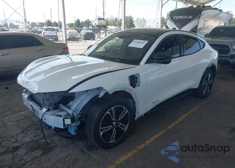 2023 Ford Mustang Mach-E Premium z USA, uszkodzony, nr VIN 3FMTK3R49PMA98284